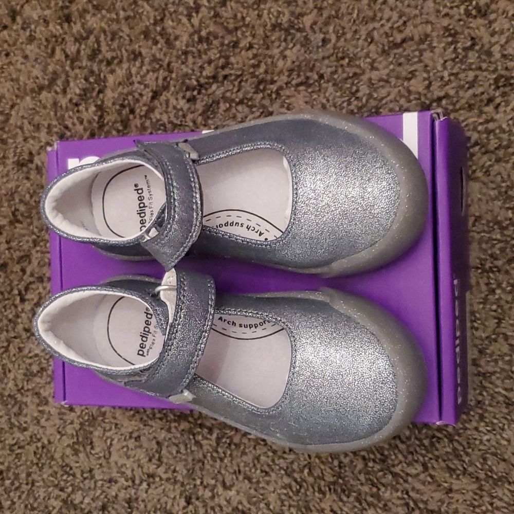 Like New! Pediped Barbara Silver Shimmer Mary Jane  Sandals